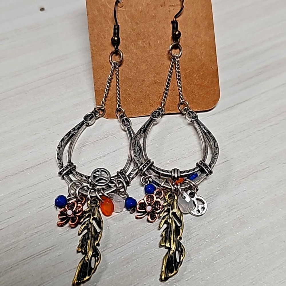 Handmade horseshoe beaded charm earrings Nwt